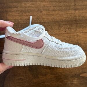 Nike Kids Shoes in White and Pink